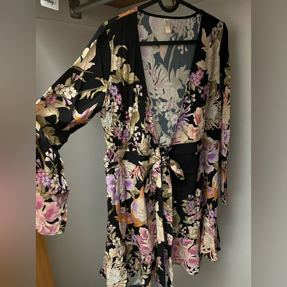 Spell and the Gypsy Blue skies short wrap dress - Picture 5 of 11